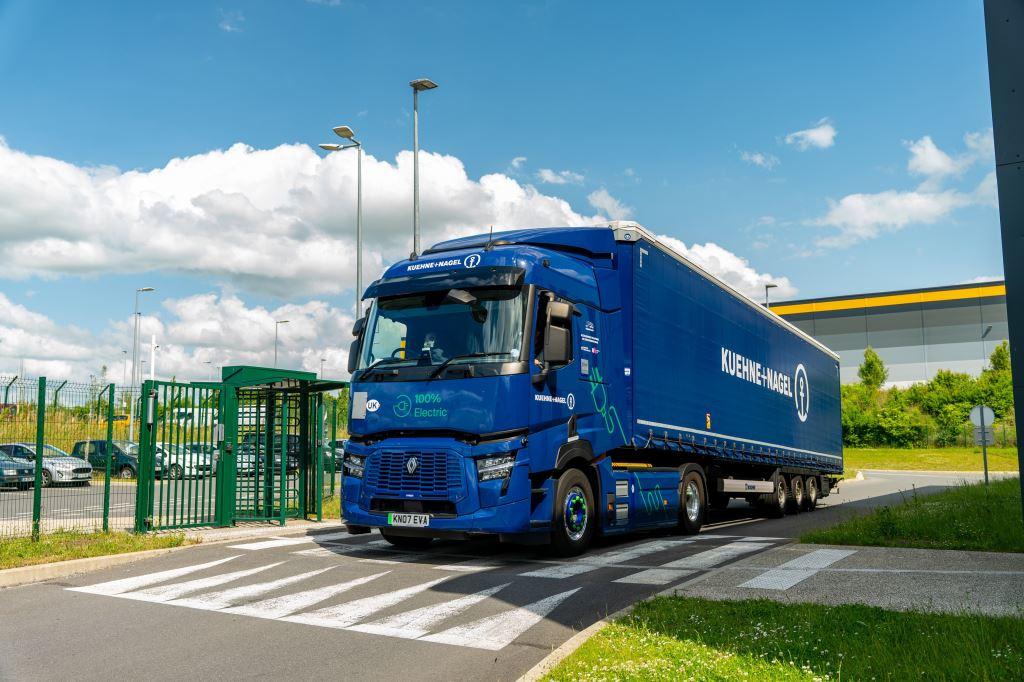 El Renault Trucks E-Tech T completó en el marco del proyecto piloto una ruta de más de 1.000 kilómetros entre el Reino Unido y Francia, exclusivamente de manera eléctrica. (Foto: Renault Trucks)