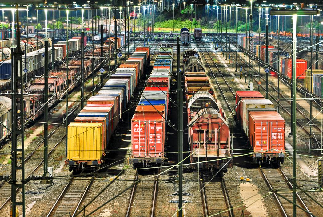 The VDV sees both light and shadow in the German government's budget decision for 2026. The association criticizes, for example, the planned reduction in track access charge subsidies. (Symbol image: Marco2811/stock.adobe.com)