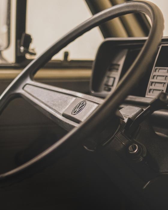 Vehicle interior with patina: Both light and heavy commercial vehicles are to be more strongly incorporated into the circular economy in the future. (Photo: Pixabay)