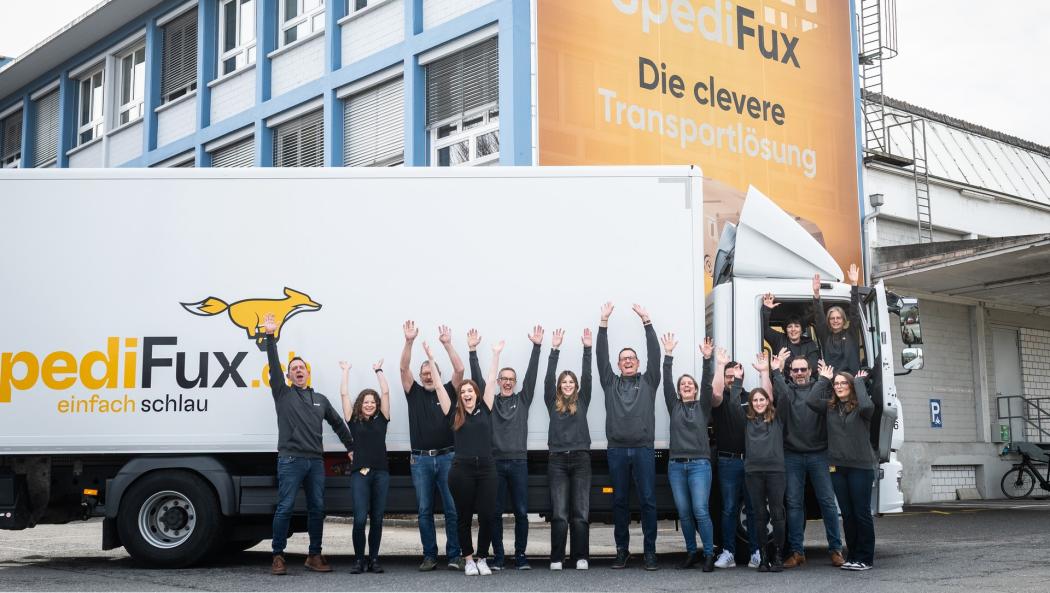 Five years of Spedifux: The team celebrates the milestone. (Photo: Spedifux)