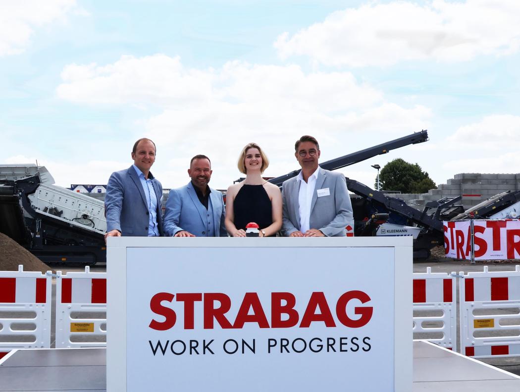 Lukas Klippel (RheinCargo), Andres Thull, Melanie Hegemann (both STRABAG), and Sascha Odermatt (RheinCargo) at the inauguration of the new value stream management site in the Neuss port. (Photo: Rheincargo)