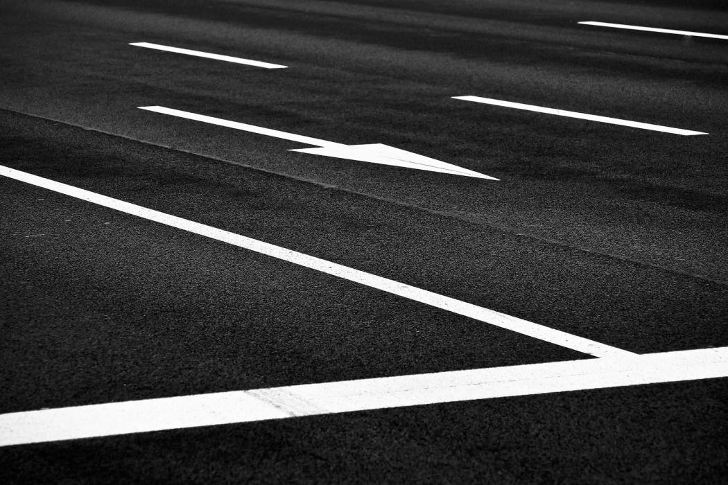 The DSGS represents the interests of companies and professionals involved in the production, implementation, and maintenance of road markings, among other things. (Symbol image: Pixabay)