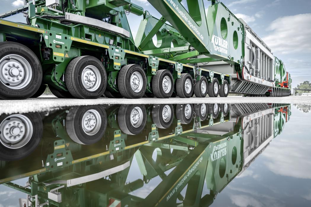 El nuevo puente portador lateral STB 320, de construcción modular y optimizada en peso, está diseñado para el transporte de cargas muy pesadas bajo condiciones de infraestructura exigentes. (Foto: Markus Voelter/ TII Scheuerle)