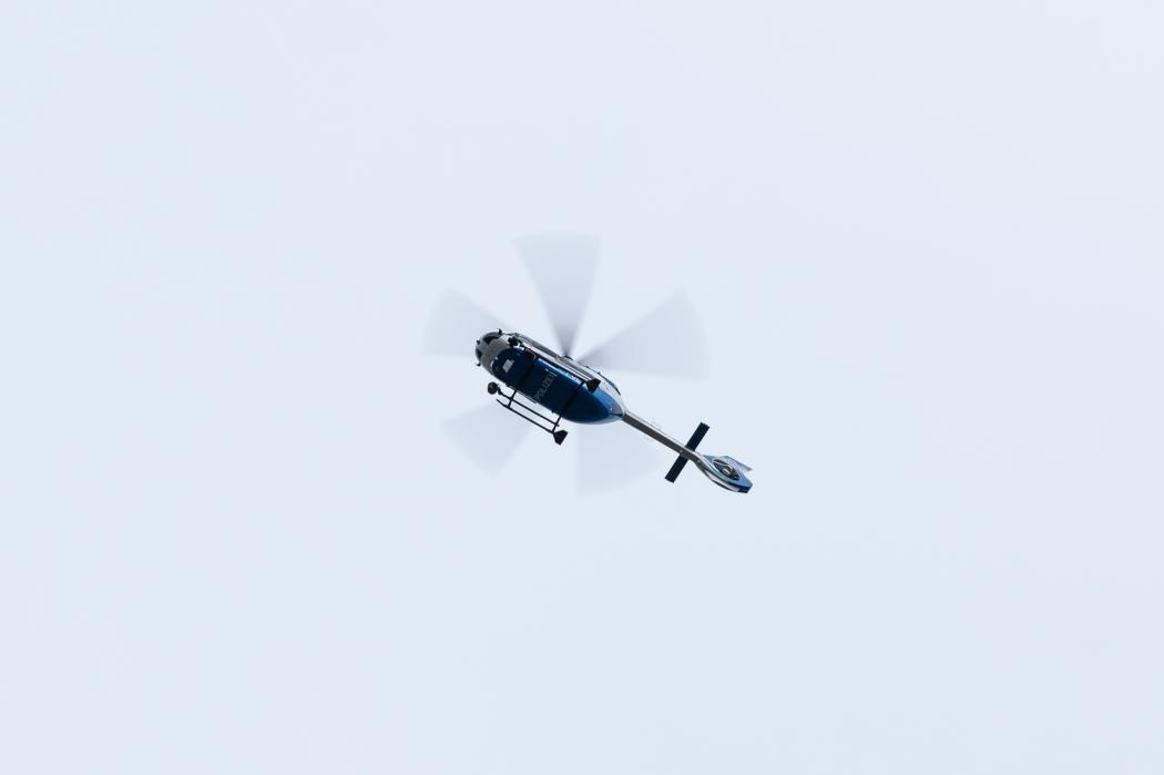 Despite the helicopter deployment, the fugitive truck driver remains missing. (Photo: Stefan Puchner/dpa)