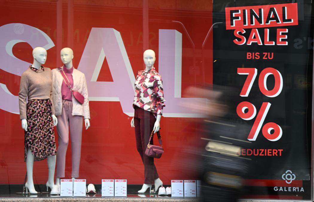 Asian online retailers are pushing into the German market with aggressive pricing strategies – with consequences for the retail trade. | Image: Bernd Weißbrod/dpa