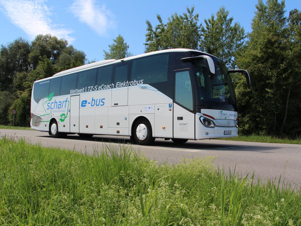 El TZ-S eCoach, autobús eléctrico de la tradicional Erdinger Omnibusunternehmen Scharf OHG. | Foto: Voith.