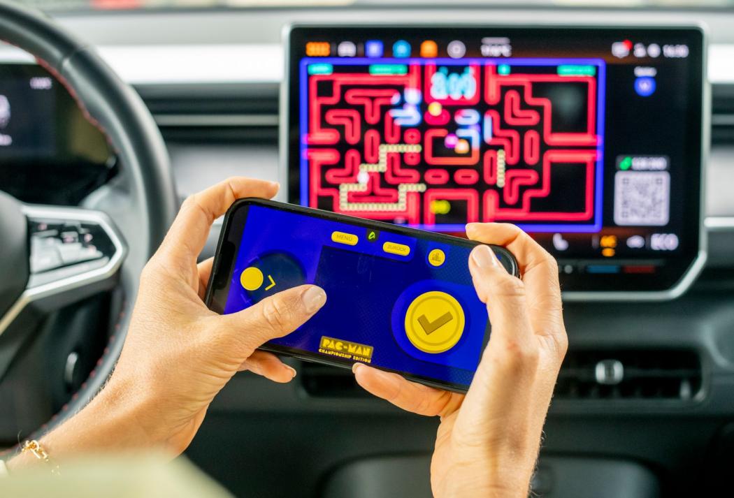 L'application AirConsole est désormais disponible pour les versions actuelles de l'ID. Buzz, Caddy, Multivan, California et Crafter - 15 jeux sont déjà disponibles, y compris le classique Pac-Man. (Photo : Volkswagen Véhicules Utilitaires)