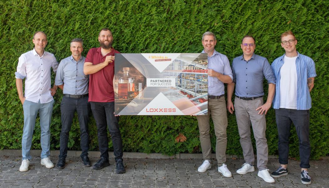 The participants before signing the contract (left to right): Maximilian Hecht, Patrick Festerling, Benedikt Lüning (all Whisky.de), Michael Zeidler, Alexander Kirchner, Christoph Schmitt (all Loxxess). Photo: Whisky.de